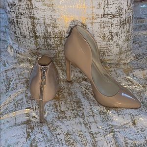 NEW perfect condition tan BCBG pumps